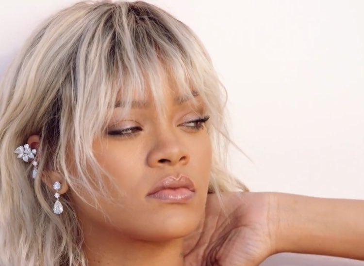 RihannaTurkiye's tweet photo. How could someone be this gorgeous? https://t.co/9BNhFRxByx