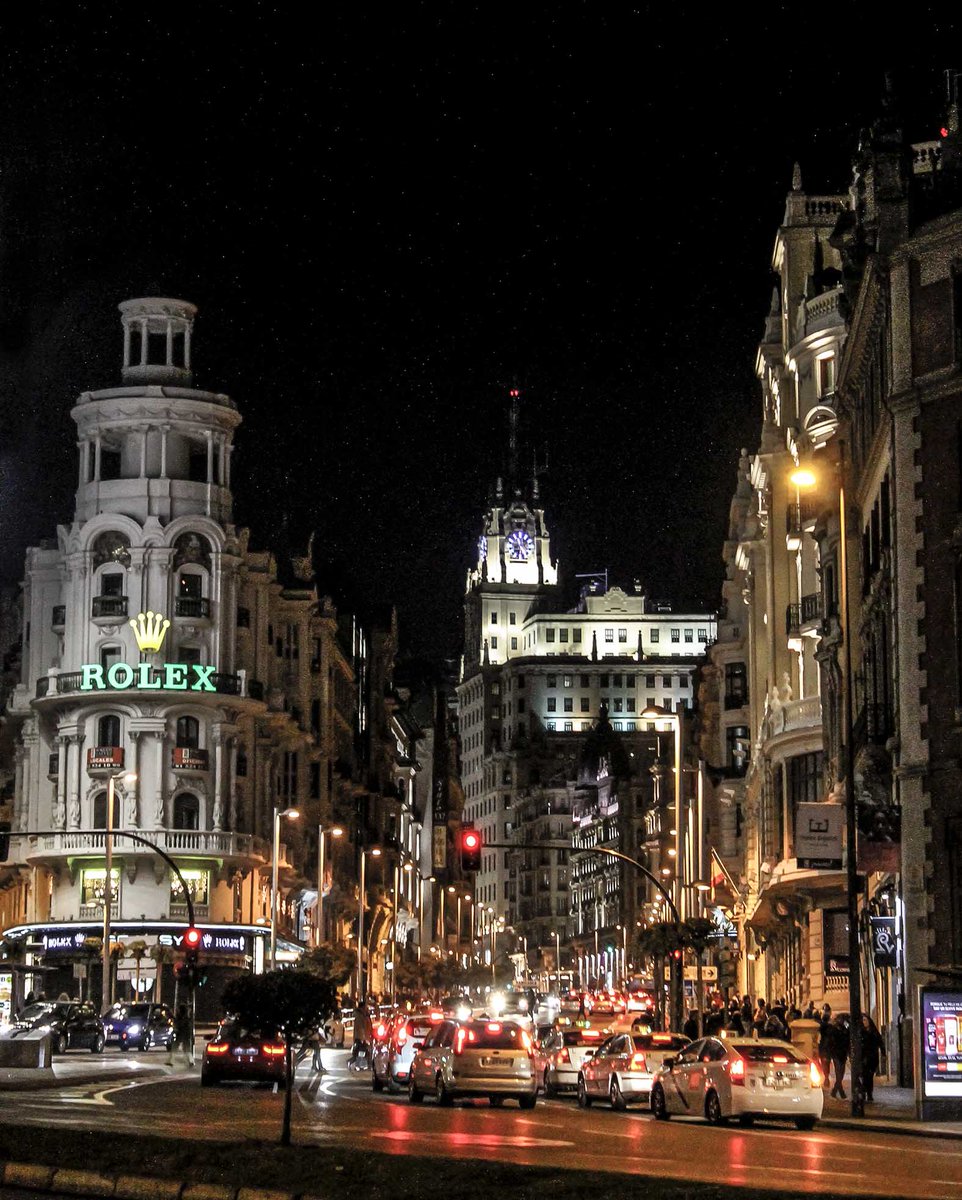 ManuelRevilla57's tweet image. En las noches claras, resuelvo el problema de la soledad del ser. 
Invito a la luna y con mi sombra somos tres.

Gloria Fuertes #Madrid