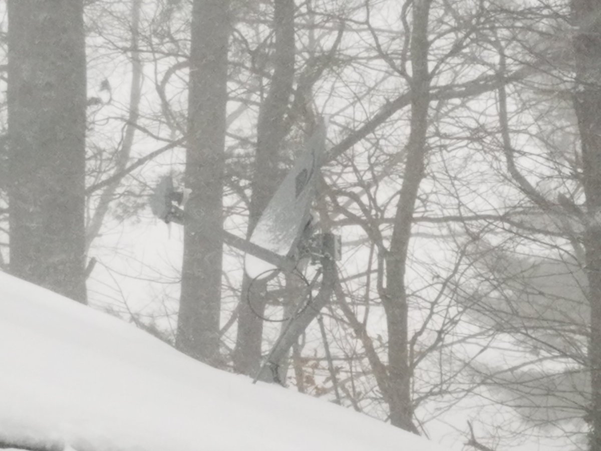 Snowing like crazy on the south shore!! BUT my directv has NOT gone out once. Who says the weather is an issue. #OurNE