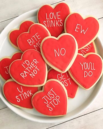 voguelatam's tweet photo. Sí, San Valentín está cerca pero no todo es sobre #AmorEnVogue. Inspiración anti-valentines: https://t.co/n1ASw9YbdK https://t.co/kCZmVM3AJh