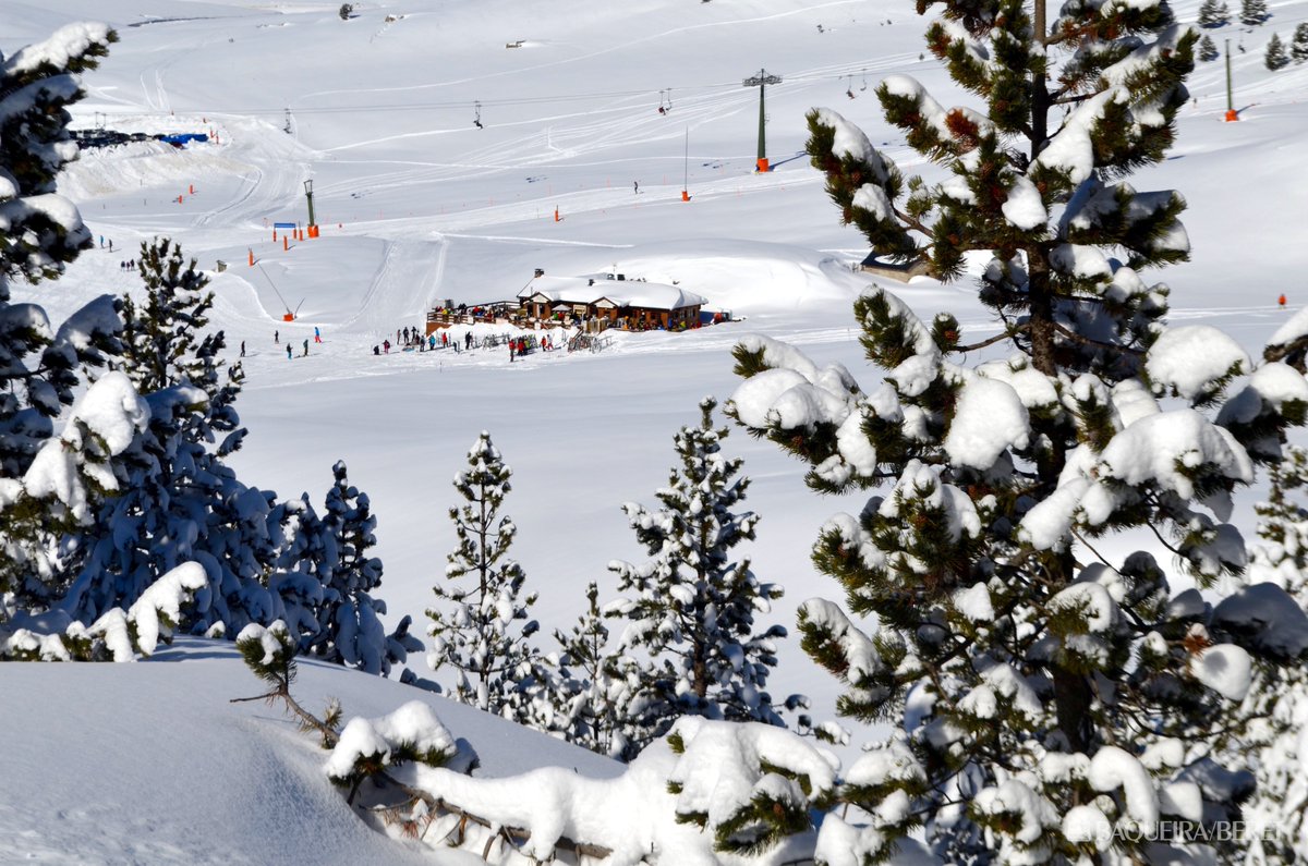 baqueira_beret's tweet photo. Hay días buenos y días para el recuerdo ¡Y más hoy en #BaqueiraSinLimites! Más fotos de hoy: https://t.co/Q2sK7ApSnR en #baqueiraberet https://t.co/xQLomvPvkc