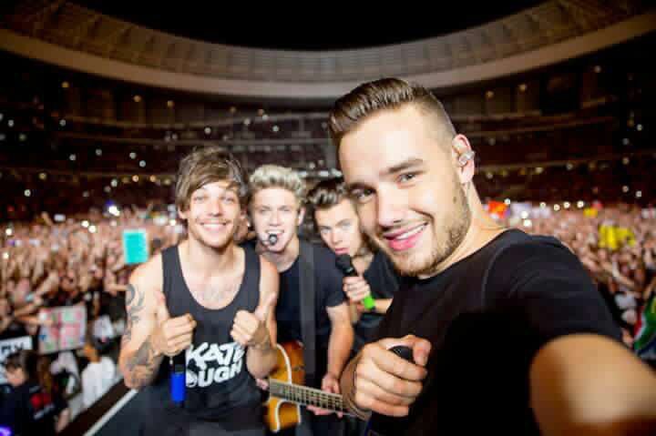 Coco_Jww's tweet photo. We love you🆔
We miss you🆔 
We wait for you🆔
DIRECTIONERS QUEENS
#OneDBestFans https://t.co/UvwEUqDTZh
