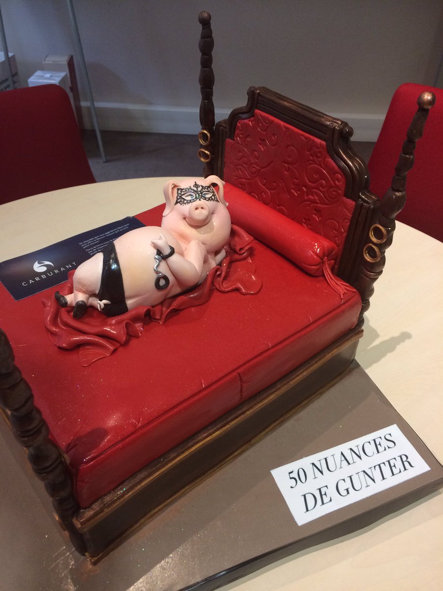 StephanRETHORE's tweet photo. #cestlafete ! Merci à nos amis de carburant pour ce magnifique gâteau qui célèbre nos 2 cartons de début d année ! https://t.co/I2WUcWRvCT