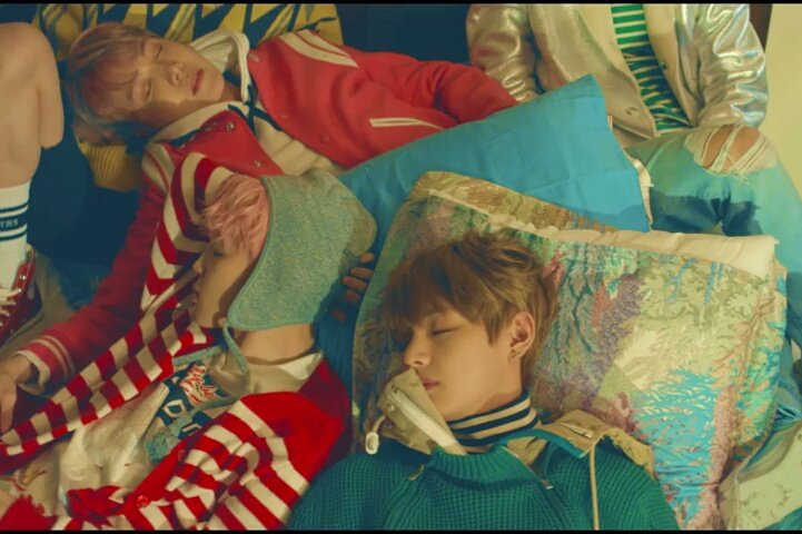 hyukaitxt_'s tweet photo. #SCREENCAPT TEASER SPRING DAY - BTS (@BTS_twt) 1. https://t.co/BlEgTMhyPJ