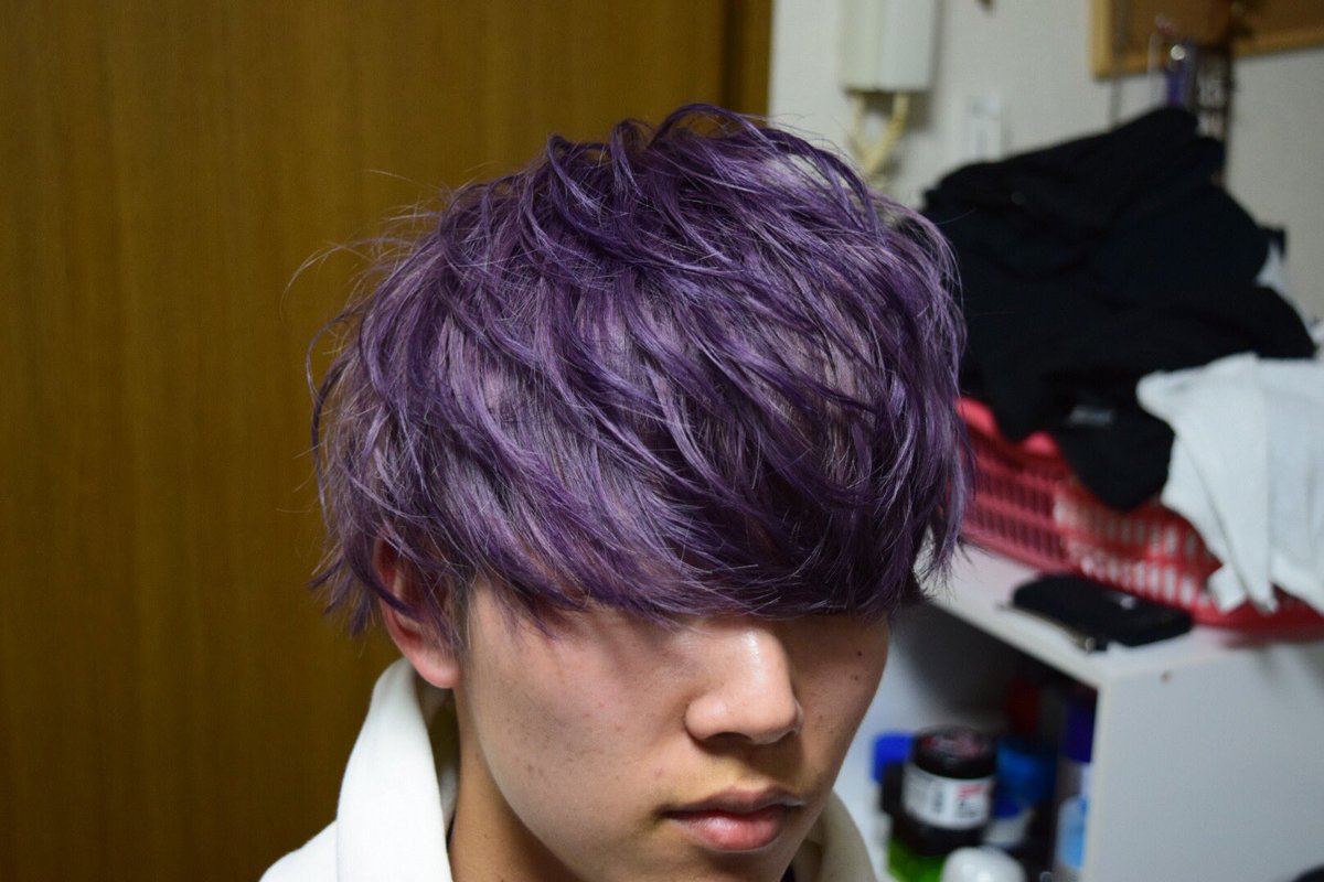 初投稿 カット カラー セットやりました サイドパートマッシュ 普通にカッコいい カッコいいと思ったらrt メンズセット見たい方フォロー 雰囲気好きな人rt このセット好きならrt メンズ パープル マッシュ 美容学生 カラー