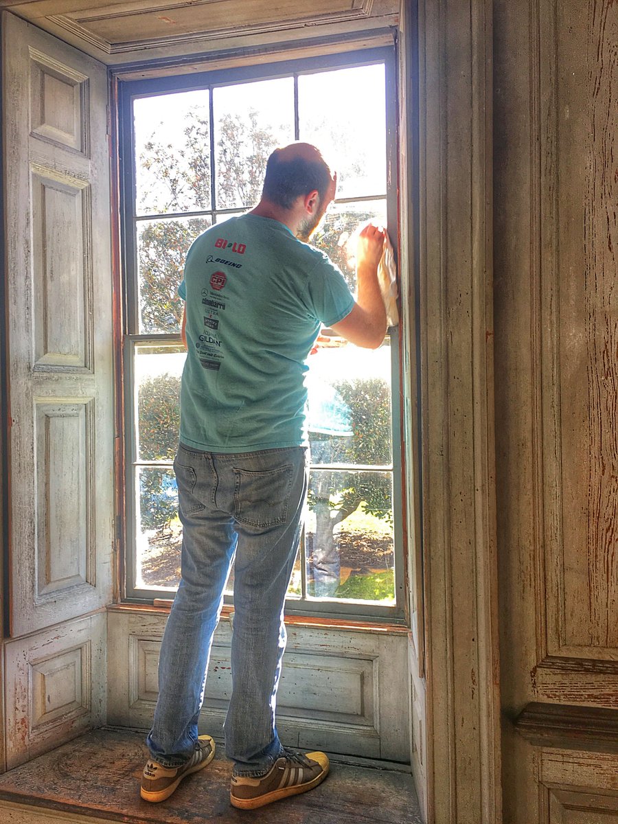 draytonhall's tweet photo. Cleaning a 11,000 sqft house requires all hands-on-deck during closed week. Here are a few #BehindtheScenes shots of #PreservationInProgress https://t.co/mcXGbPZRCK