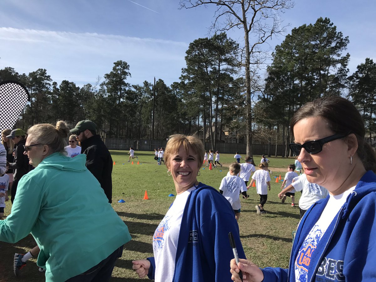 BBESPTO's tweet photo. First grade Apex Fun Run! #runwithbbe @mellenfirst @BBEfirsties @1stgradejoy @firstbowden @KarenDhermes https://t.co/zQWYMuSZlY