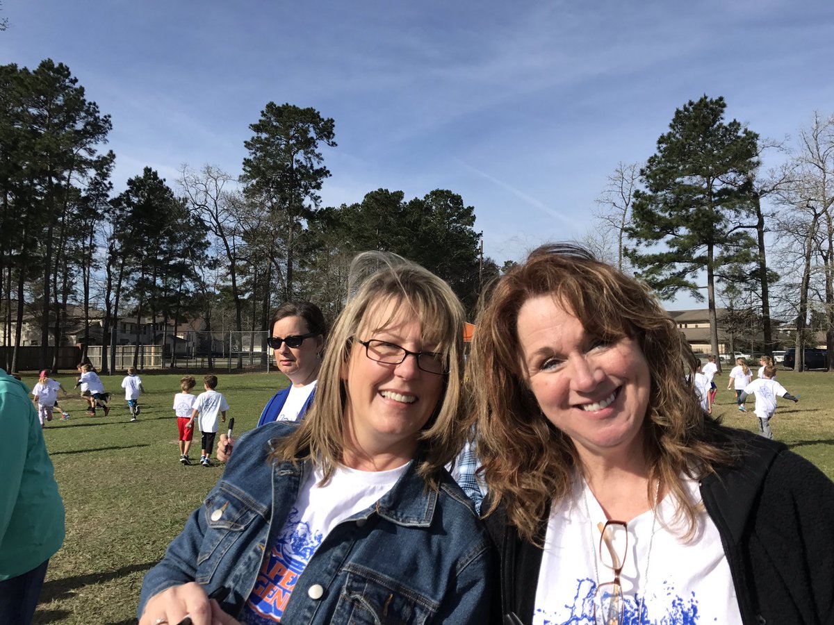 BBESPTO's tweet photo. First grade Apex Fun Run! #runwithbbe @mellenfirst @BBEfirsties @1stgradejoy @firstbowden @KarenDhermes https://t.co/zQWYMuSZlY
