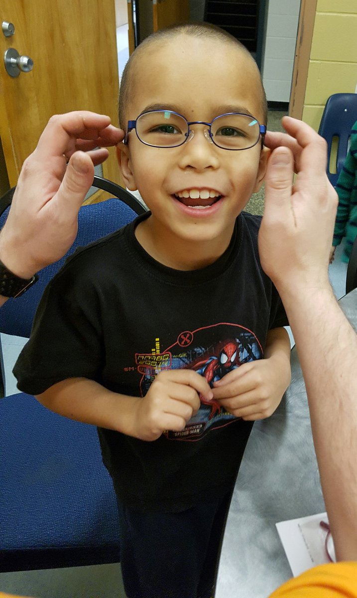 kimsiwak's tweet image. They&apos;re in! Glasses delivered at David Livingstone School! #CSS_JMK