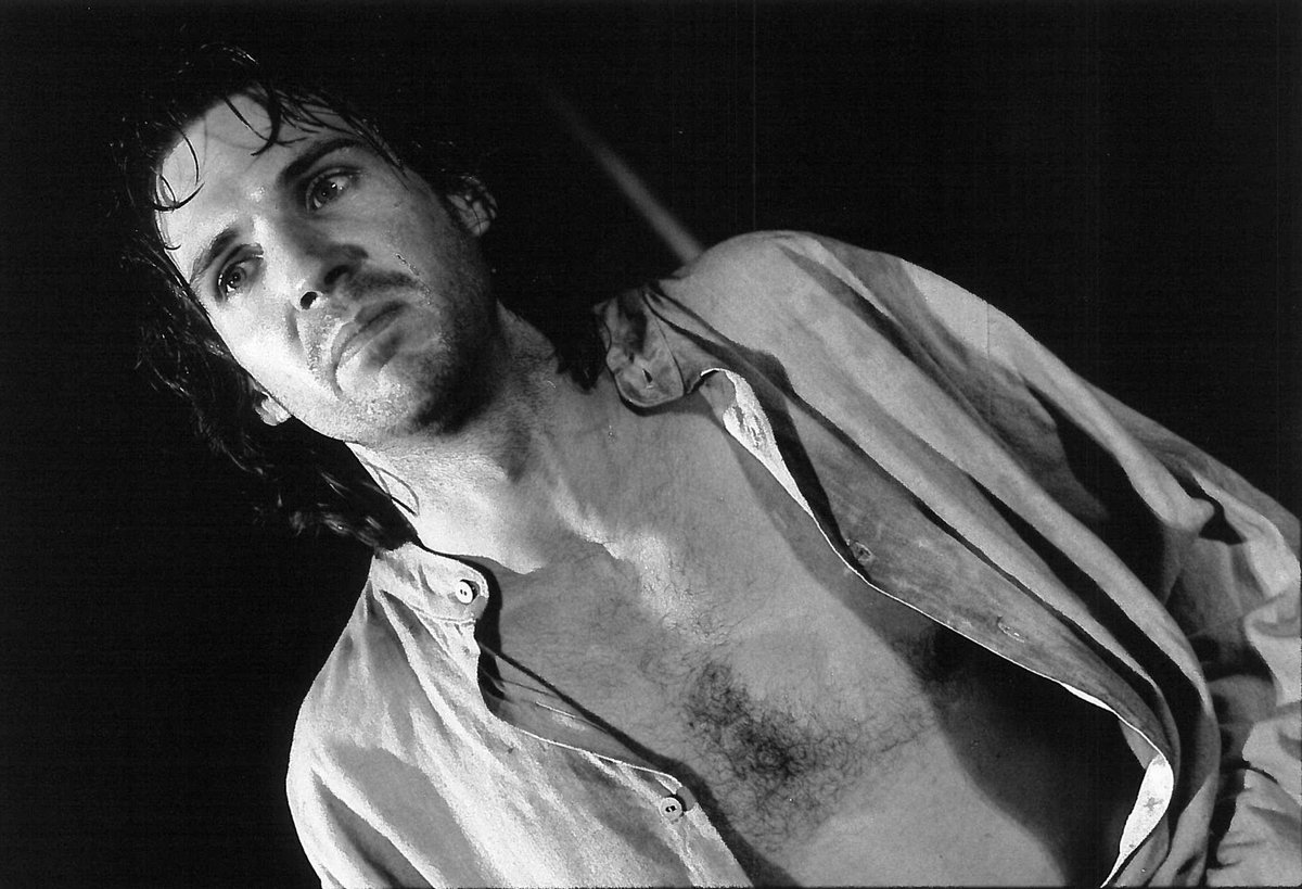 AlmeidaTheatre's tweet photo. With just over week until #Hamlet, here's a #TBT to our 1995 production with a cast including #RalphFiennes @lewis_damian &amp; #TaraFitzgerald. https://t.co/OoCPn9b6Ol
