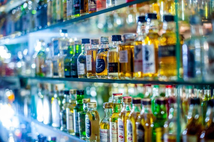 974attitude's tweet photo. Acheter de l’alcool de La Réunion https://t.co/tyXaRNunIS https://t.co/oX0pBJtr4l