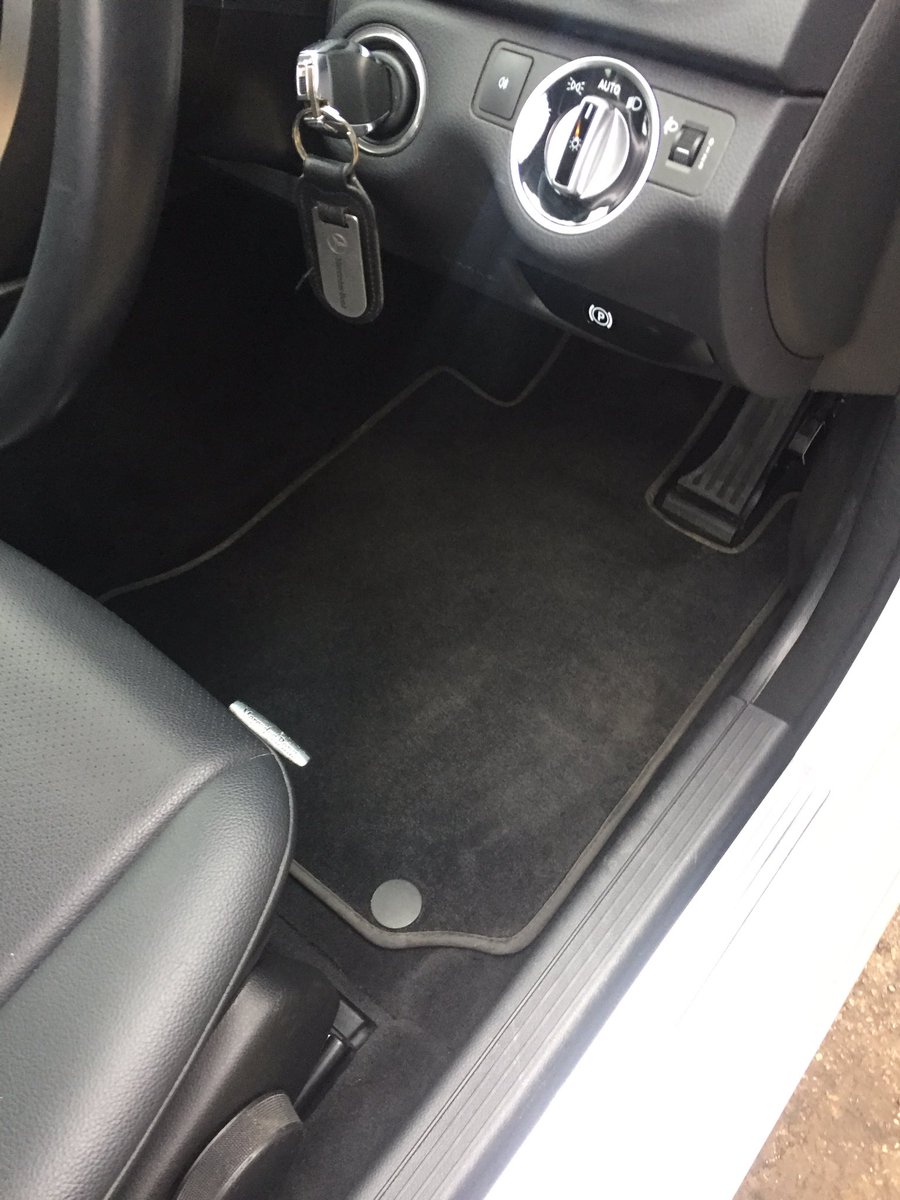 Vseast's tweet photo. Another interior. Another #mercedes. Good job I love them! @pvdapproved @OhsoretroEvents #valetsoutheast #kentdetailing #kentvaleting #cars https://t.co/crZjNgT3Ul