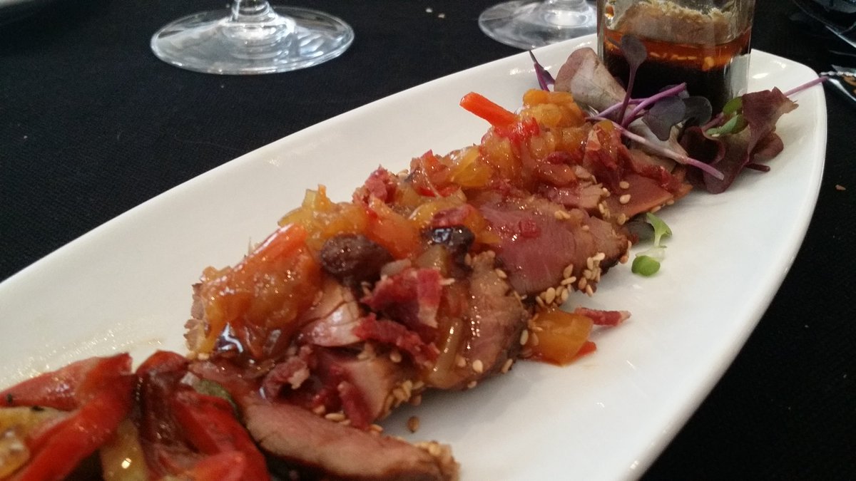 sitioparapostre's tweet photo. Menú de @IbericosCOVAP #MontaneraCOVAP Producto 10 🔝+ tapas del chef Carlos Pérez #TabernaLaCuarta Córdoba 
Puro Placer! https://t.co/tpaKODHHW7