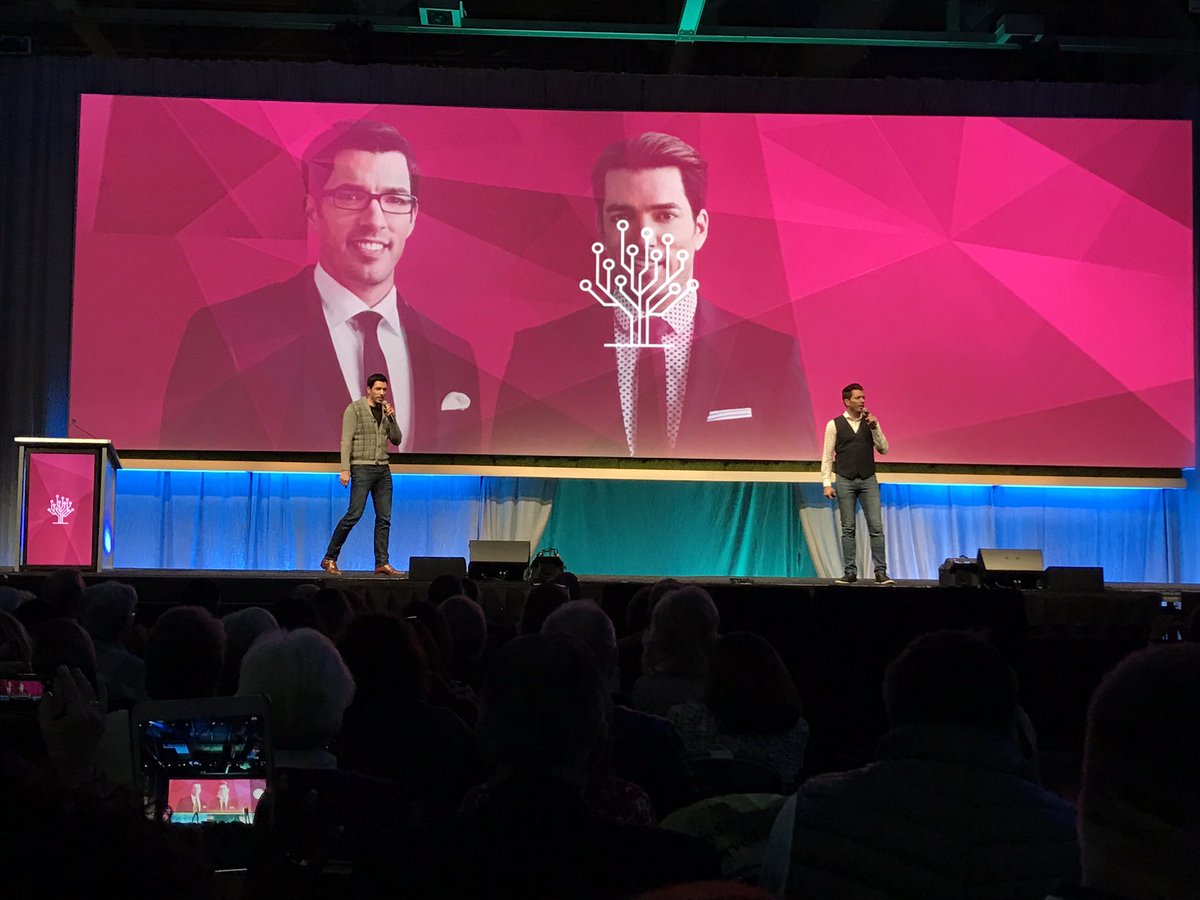larasgenealogy's tweet image. The Property Brothers are on stage (and livestream)! #RootsTech