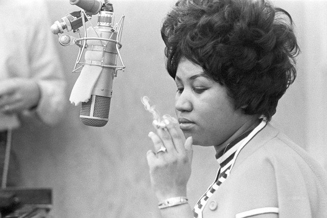 bust_magazine's tweet photo. 42 Aretha Franklin quotes and photos to celebrate her incredible career https://t.co/AOmIm7Pj4y https://t.co/1rp7iznDDZ