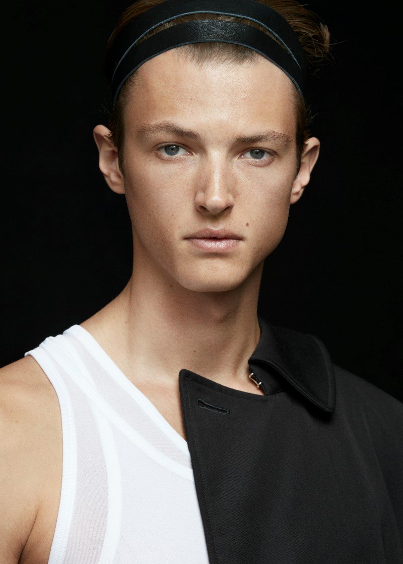 HommeEssential's tweet image. H&amp;amp;M STUDIO collection, until now reserved for women, will open to men for the SS17 season (all looks here: goo.gl/yojqvG) #hm