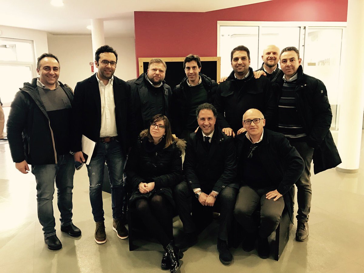 VitoePari's tweet photo. Protocollo firmato con #RegionePuglia per costituzione dei #DistrettiUrbani del #Commercio @SergioBasta https://t.co/NbyFksmaZr