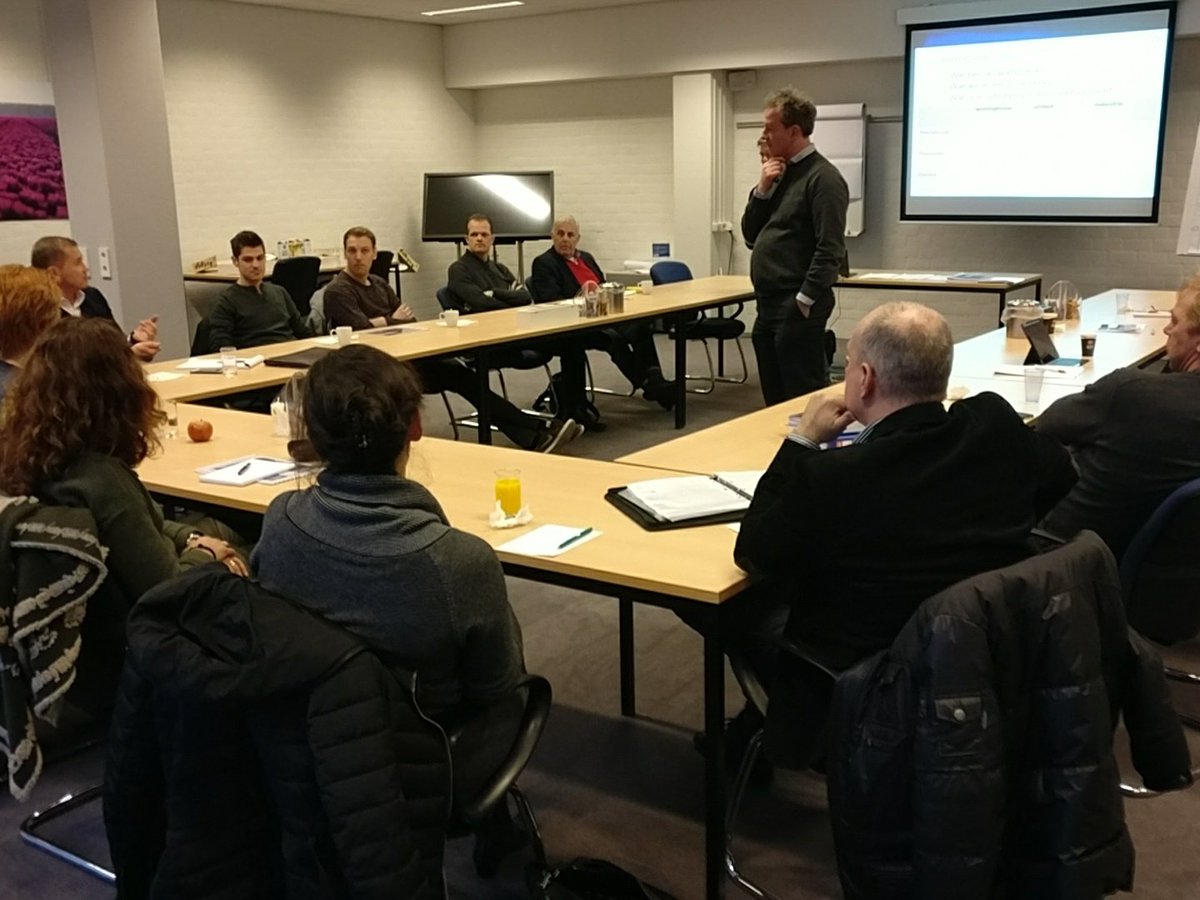 Vrijert's tweet photo. Workshop Kerngegevens bij @unetovni is van start gegaan. Onder deskundige begeleiding van @GerZwartendijk en @ernestboer https://t.co/xHWDGXs2rN