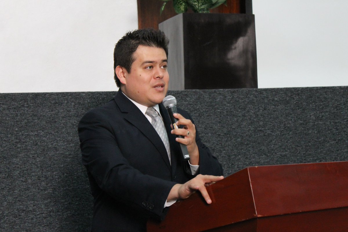 UPQoficial's tweet photo. Da la bienvenida al Día Kaizen a más de 100 participantes Daniel Hernández, director del @autoqrocluster @HectorArreolaS https://t.co/TTNduOC9Fz