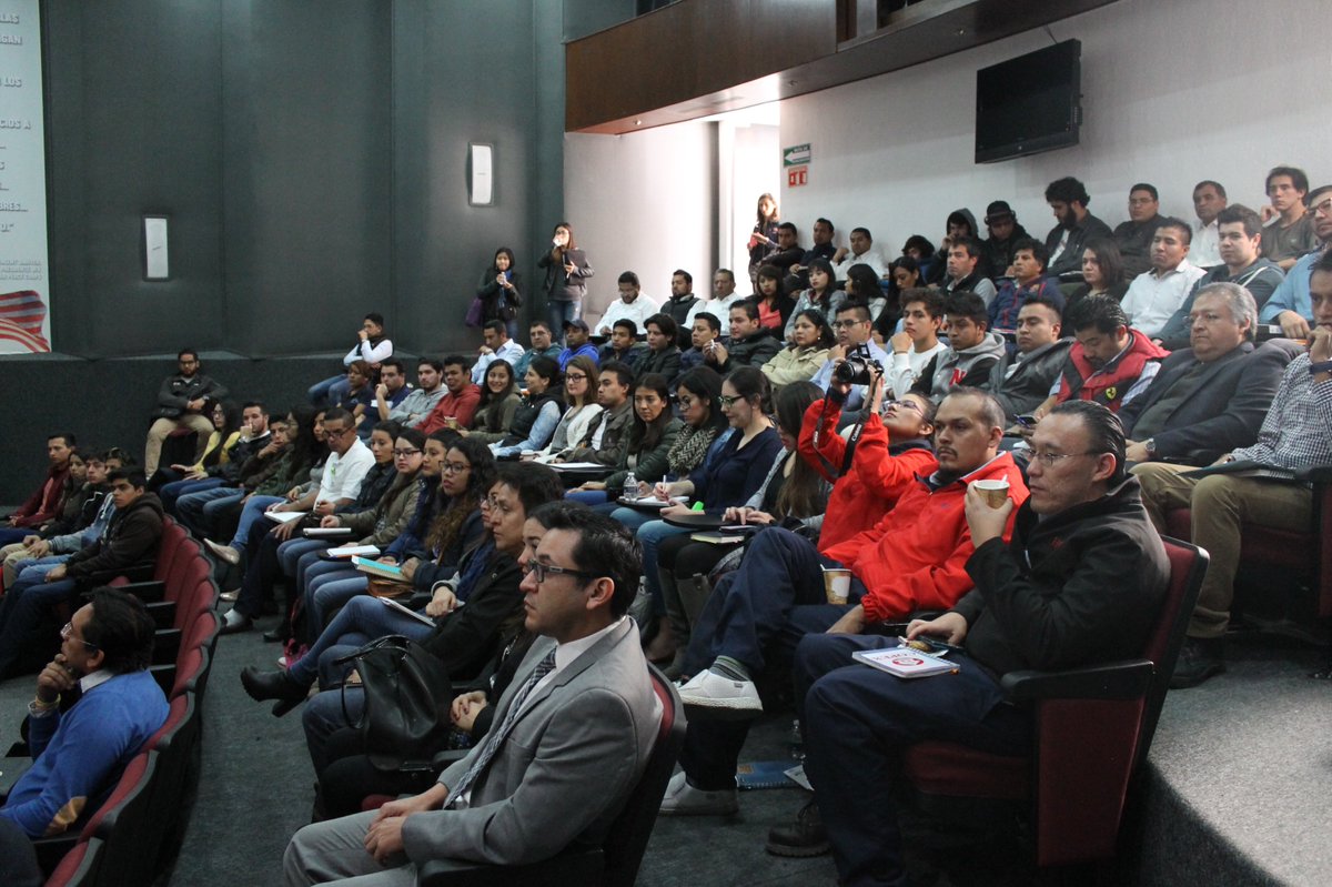 UPQoficial's tweet photo. Da la bienvenida al Día Kaizen a más de 100 participantes Daniel Hernández, director del @autoqrocluster @HectorArreolaS https://t.co/TTNduOC9Fz