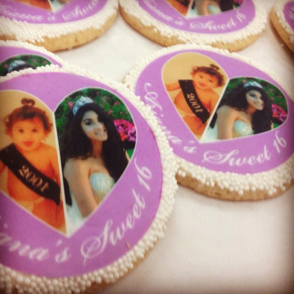 youcake's tweet photo. More hearts for sweet sixteen custom cookies! #youcake #sweetsixteen #customcookies #insta… https://t.co/I2y6sP3aLQ https://t.co/4z9N5eICwy