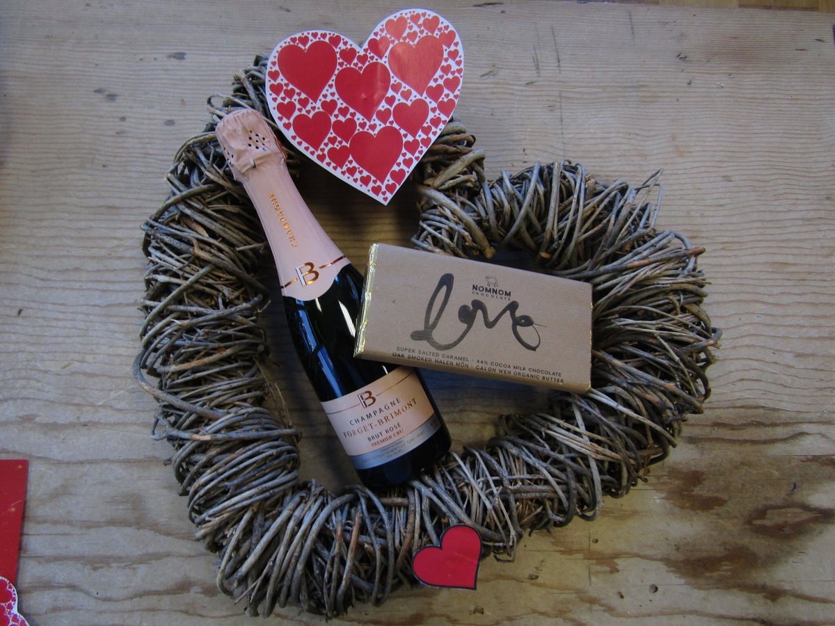 patchworkfoods's tweet photo. We've got some delicious foodie gifts and beautiful cards @HomePatchShop at Patchwork HQ #Ruthin for #ValentinesDay 
#ShopLocal #LovePate https://t.co/V5j3IAvFjT