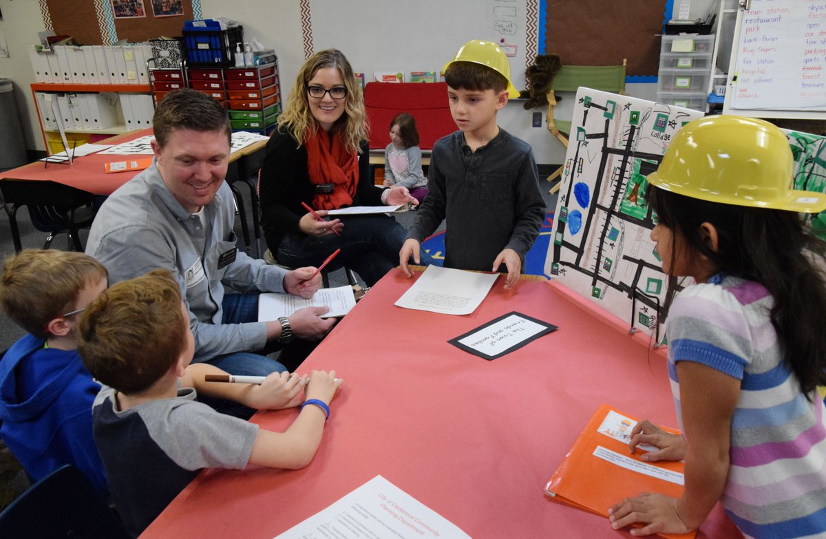 CentennialGov's tweet photo. These future engineers from #HomesteadElementary met w/ #Centennial City planners to get input on their plans. Bright futures ahead ☀️ https://t.co/Gs764lUnZ7