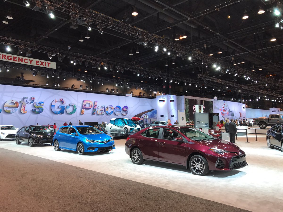 kingofrollers's tweet photo. We are here this morning #cars #Chicagoautoshow #toyota #2017 #pictures #Breakingnews comment below what car you would to see 👇🏽👇🏽 https://t.co/kJIMpaKYRw