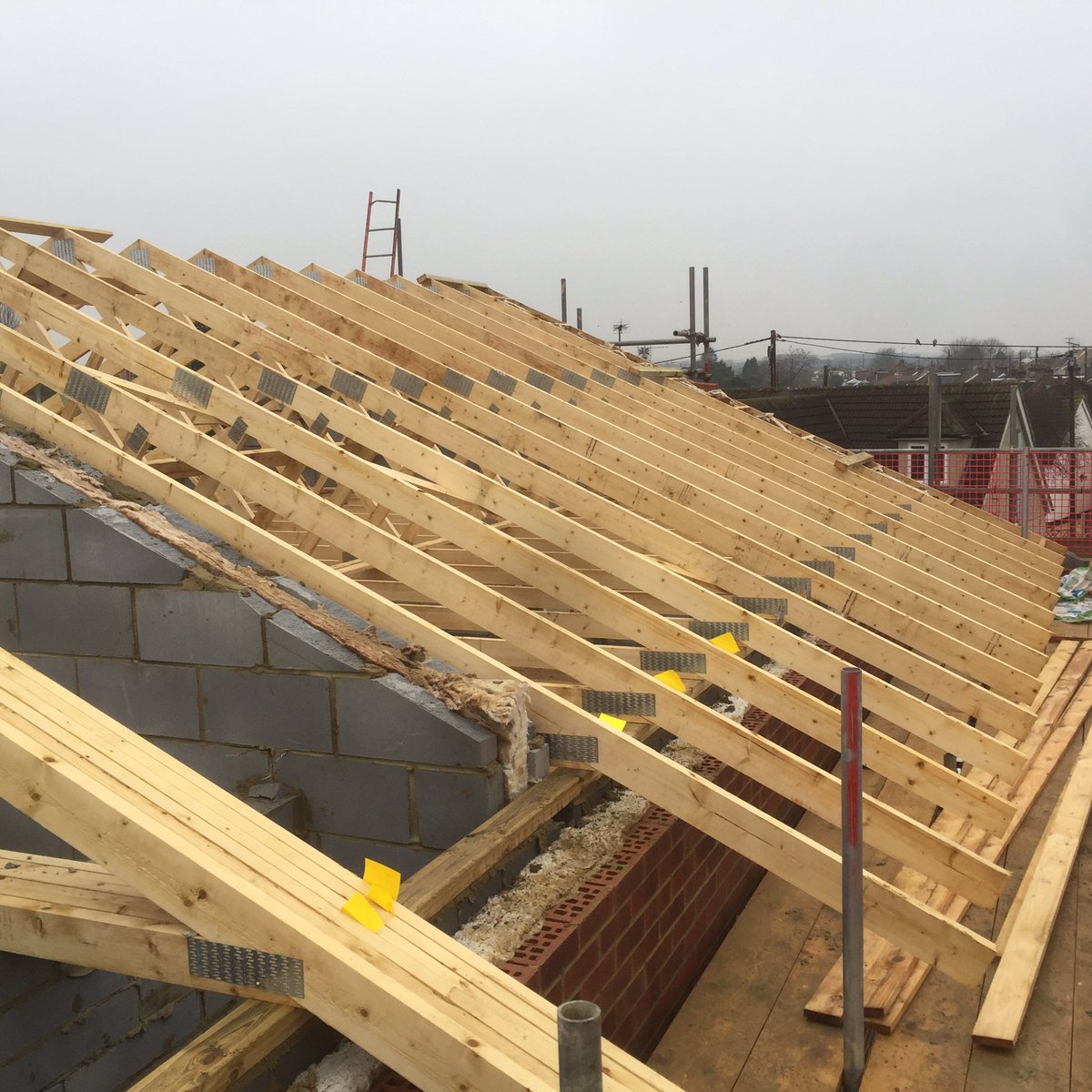 OneSterling's tweet photo. #roof#carpentry#essex @PT_Essex @matty_blewitt @OneSterling https://t.co/syzMSWELV3