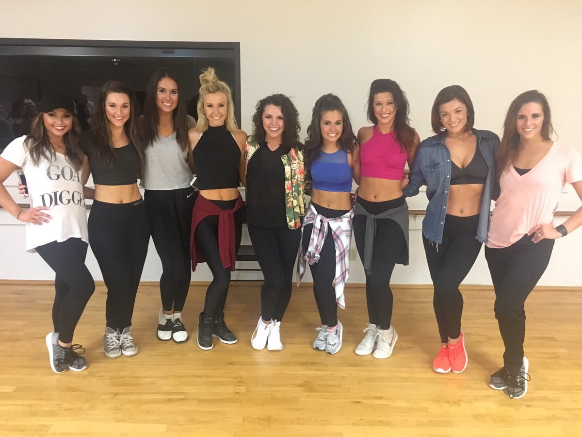Heath_Ham's tweet photo. So fun getting to take class from my sweet friend @DCC_Madeline! You are such a ROCKSTAR 🌟 #madmassdance #michellekeyschoreo https://t.co/AsZaS9355q