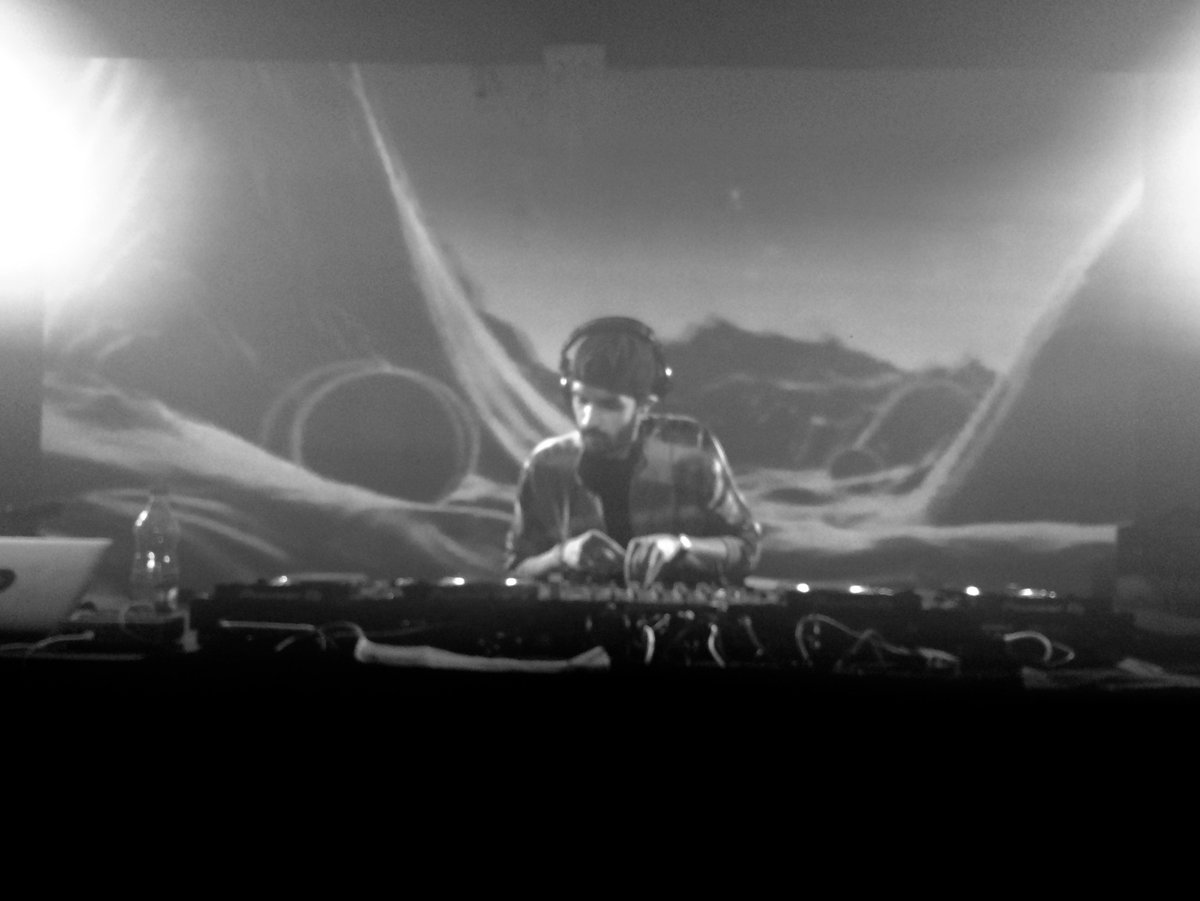 Weojispeak's tweet photo. MUMBAI. If you ain’t grooving to @sidvashi right now, you’re in the wrong part of town! https://t.co/vgtawfK1j4