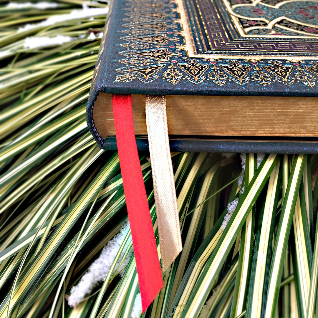 paperblanks's tweet image. We’re unveiling the #2017Collection in a few days. #Tease #WatchThisSpace