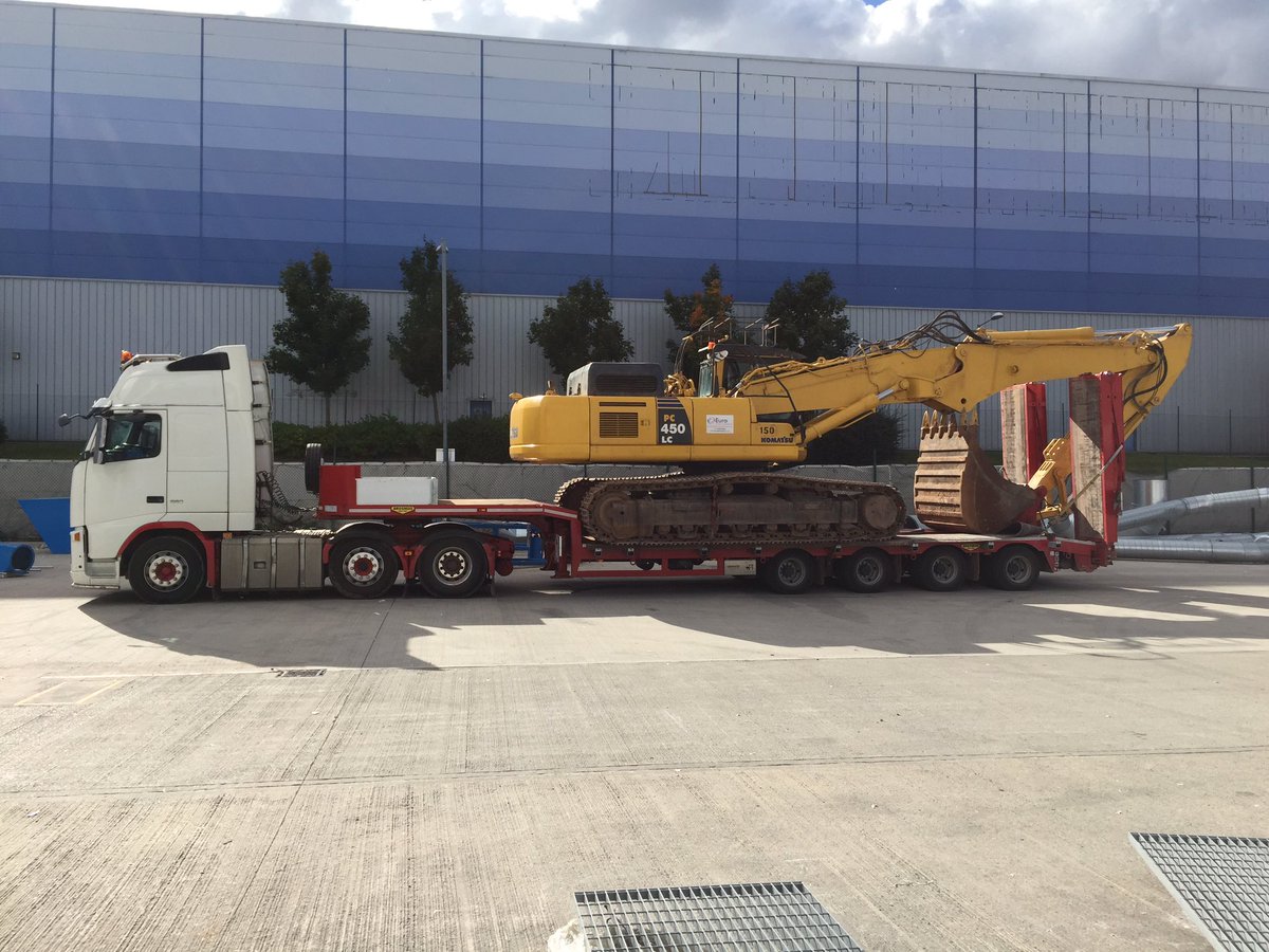 martinfreight's tweet photo. It doesn't look so big from far away #lorryporn #heavyplant https://t.co/GtzhivtWhU