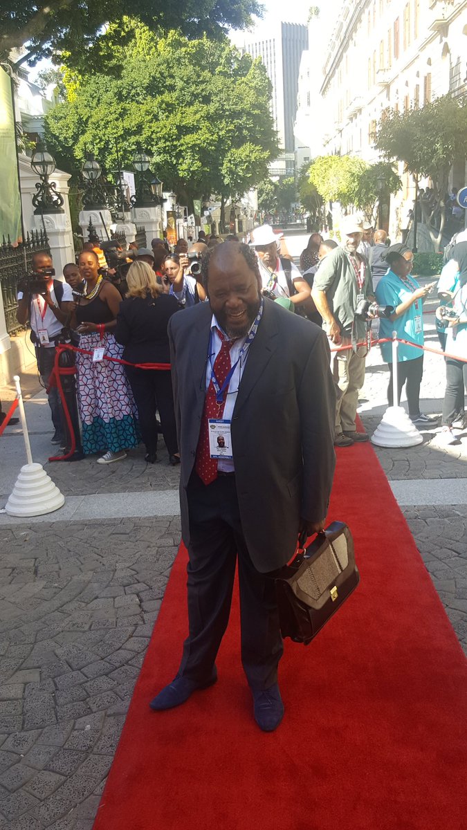 NduNhlapo's tweet photo. Sengiphethe amageza ezinsizwa #SONA2017 @IzindabaNews24 https://t.co/KMSclu1T1h