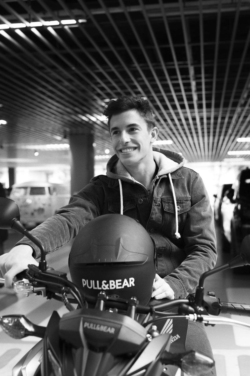 pullandbear's tweet photo. MotoGP champion @marcmarquez93 visits us today to check the new collection #mm93xpullandbear Coming soon! https://t.co/breMGtNUfQ