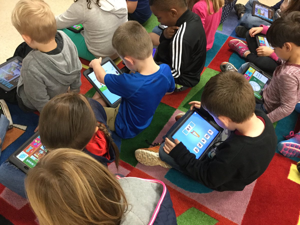 ArnoldMillMedia's tweet photo. Kindergarten is practicing with iPads https://t.co/9o0CAvKuTl