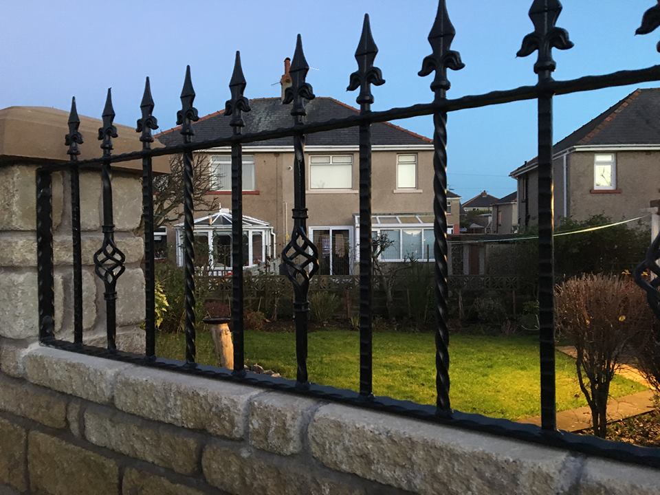 McGaffigansIron's tweet photo. recent work with railings /single gate/steel framed balcony with aluminium and glass top 👍🏻#wrought #iron #railings #gate #glass #balconies https://t.co/bS4aFv4xa0