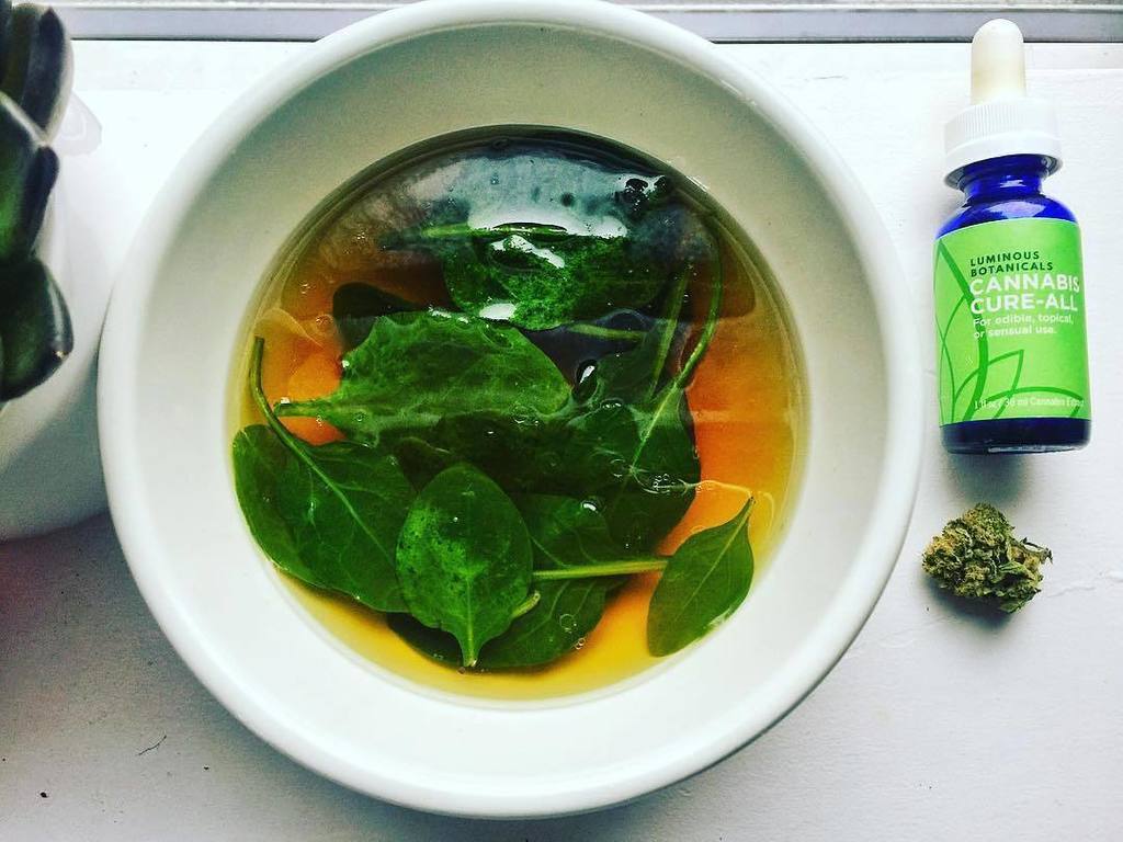luminousbot's tweet photo. Repost from @this_chick_be_lit - When you have the flu 😷, go green...
🍃
🍃
 #getlitstaylit … https://t.co/YFXomvVMPq https://t.co/RxZj4BKMh9