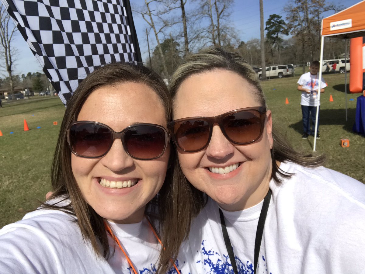 BBESPTO's tweet photo. Fourth grade Apex Fun Run @bearbranchelem!#runwithbbe @MrsNelsonin4th @educatorhock @sbuchholz16 @renfroa @roachell4 https://t.co/77wPuC55ry