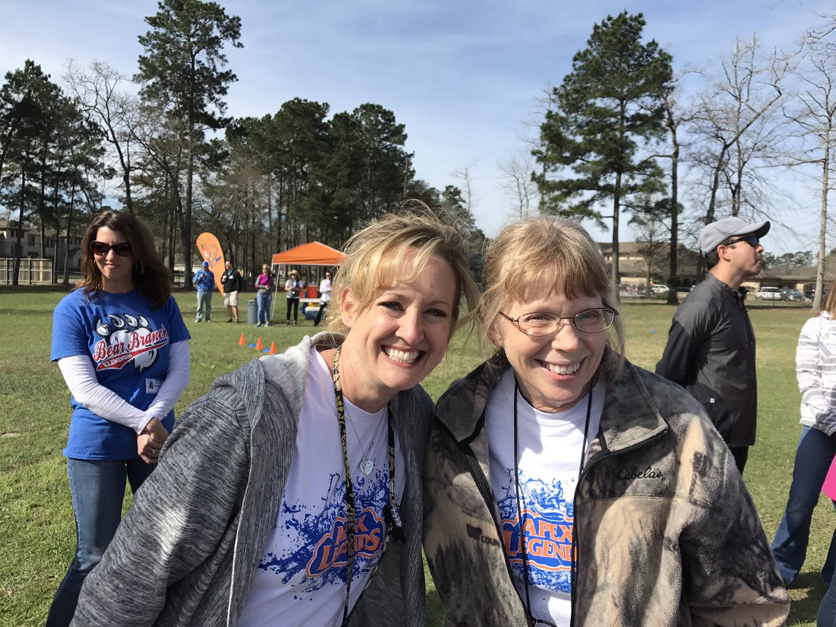 BBESPTO's tweet photo. Fourth grade Apex Fun Run @bearbranchelem!#runwithbbe @MrsNelsonin4th @educatorhock @sbuchholz16 @renfroa @roachell4 https://t.co/77wPuC55ry
