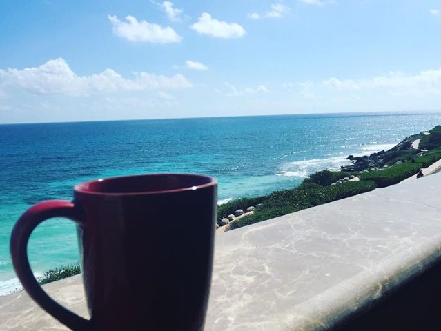 NatalieStovall's tweet photo. Coffee break. ✨ #itmf2017 https://t.co/PgTG6325k8