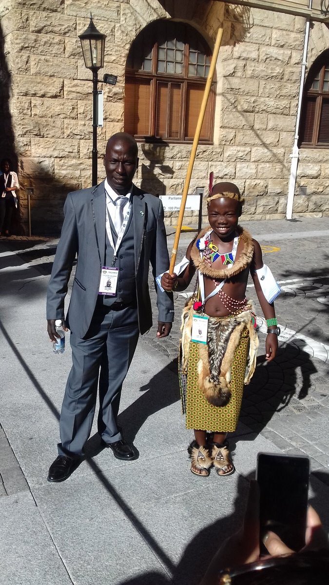 noxbloom's tweet photo. Love the swing & swag of this young #PraiseSinger #YouthOfSouthAfrica ~ why chant over him though #sona2017 https://t.co/pEKOgtXfec
