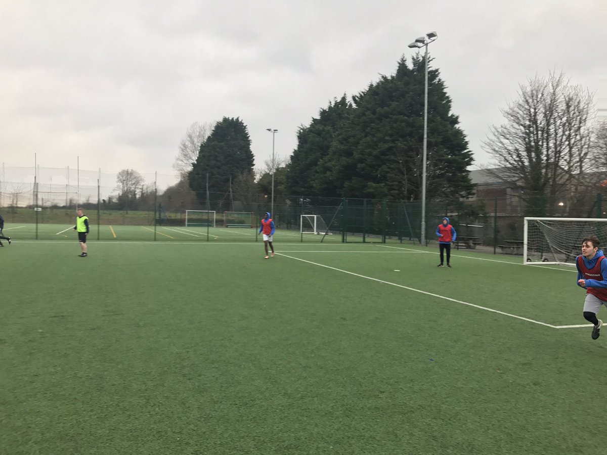 DiscoverYMCA's tweet photo. Fantastic turn out as always for after college #Football - Some players definitely not cold weather specialists. #BringOnSummerTerm https://t.co/QalPrfxvOQ