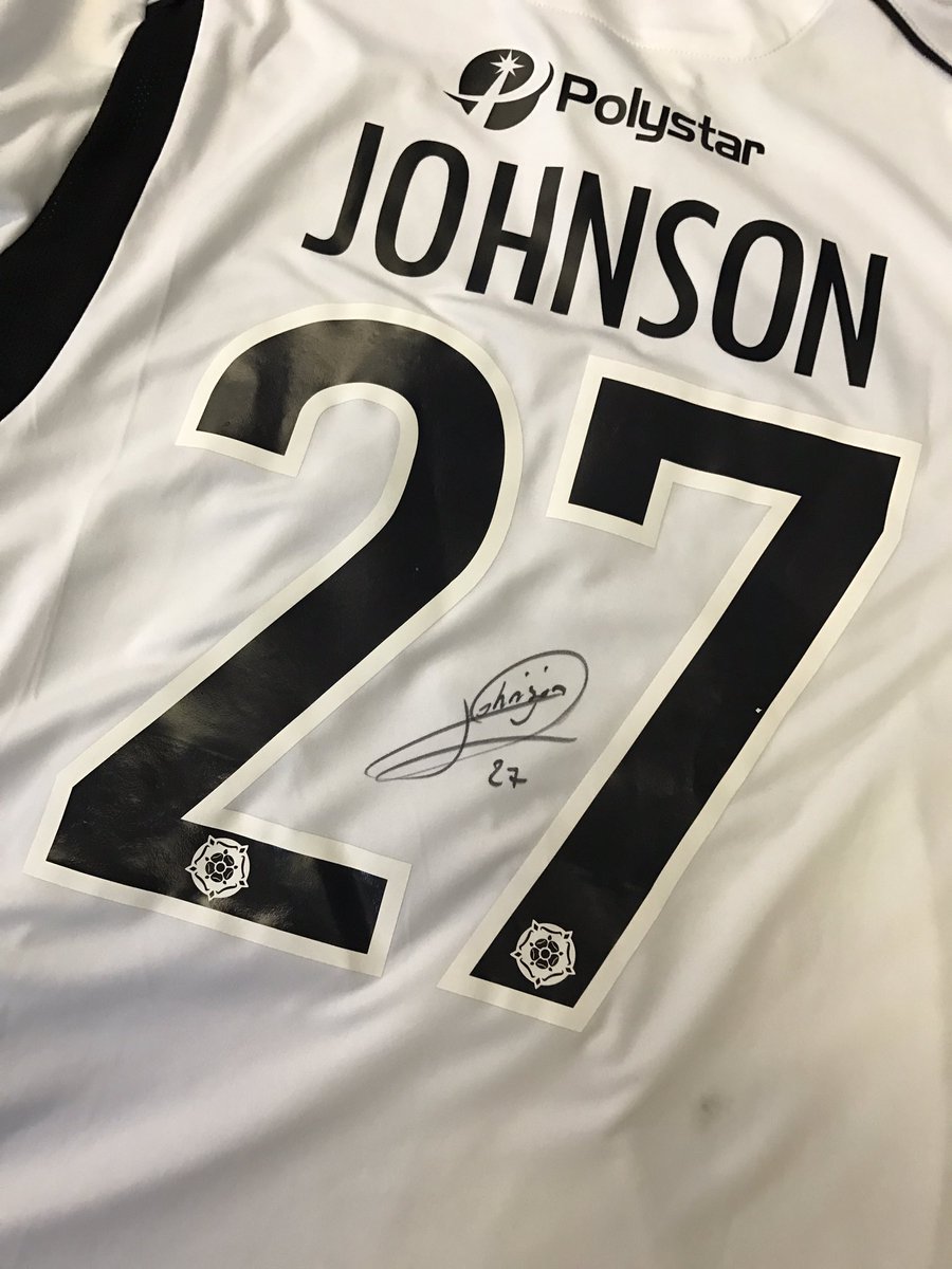 EastleighFC's tweet photo. Competition time! 

Who wants to win a @JohnsonReda signed shirt?

Retweet and follow to win! 

#Spitfires 🔵⚪️🔵⚪️ https://t.co/LkV3NanBha