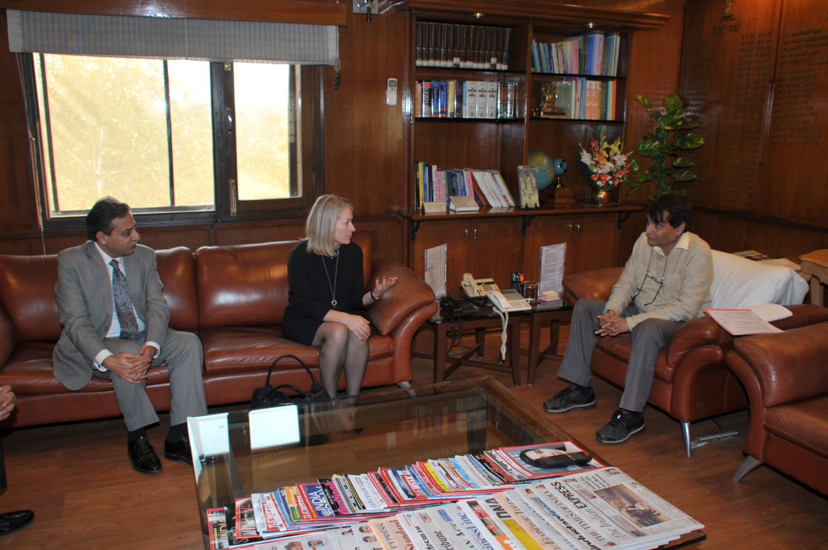 sureshpprabhu's tweet photo. Meeting with Ms. Jamie S. Miller, President and CEO, GE Transportation https://t.co/C33MTK41Pq