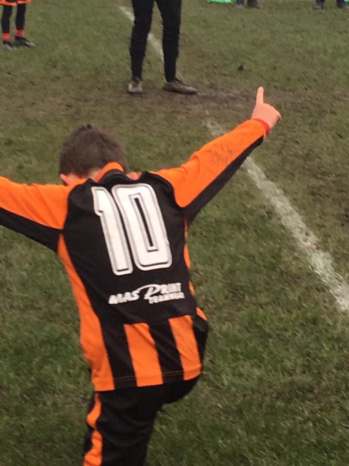 masprintsales's tweet photo. @BelleValeU15 ๐Ste send this superstar up for a free mitre ball #grassroots #givingit back great pic. @TonyIncenzo https://t.co/BgpjgMuFnC