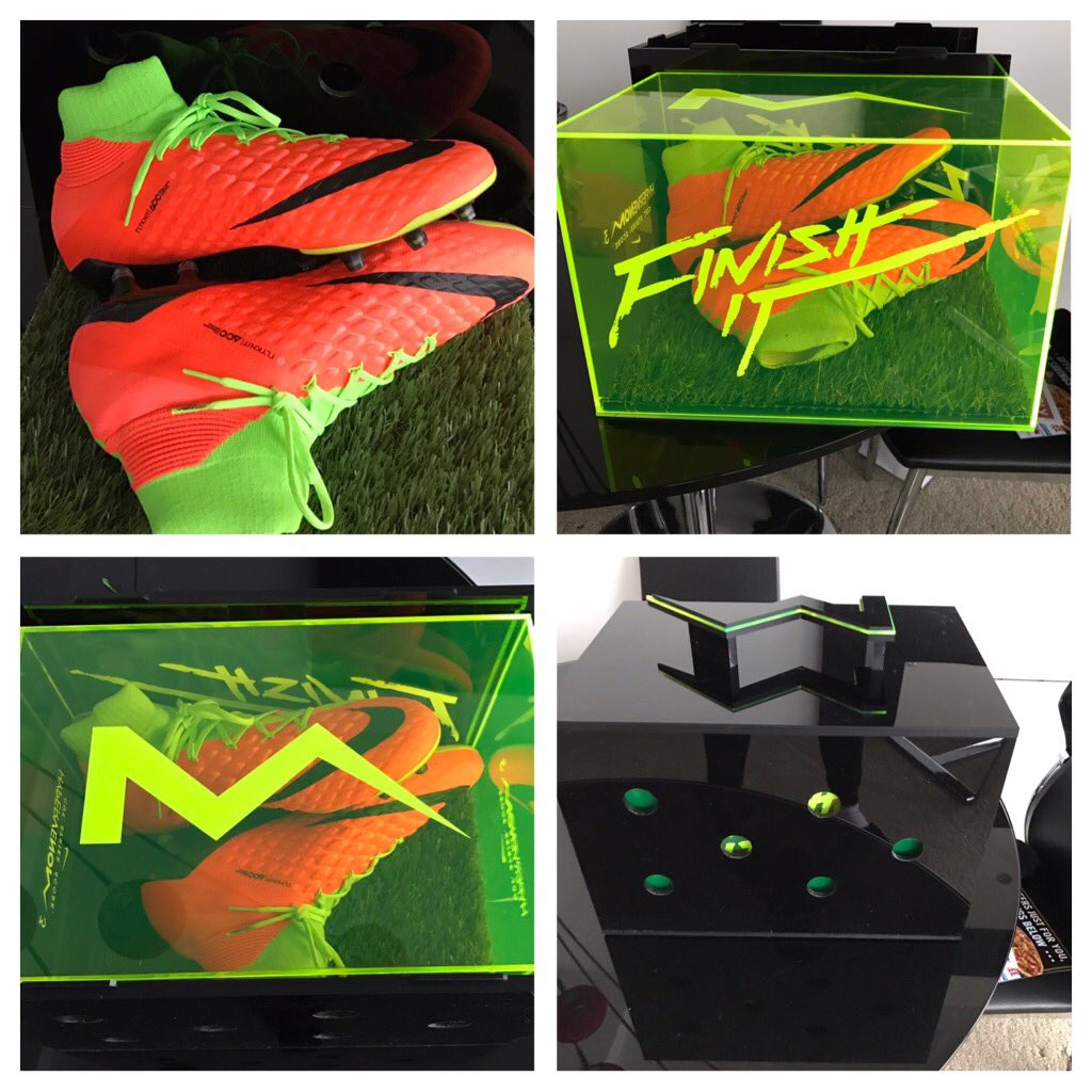 officialcwood's tweet photo. Thanks @nikefootball for the special delivery!!! 🔝👊🏼9️⃣ https://t.co/n1eSfluueP
