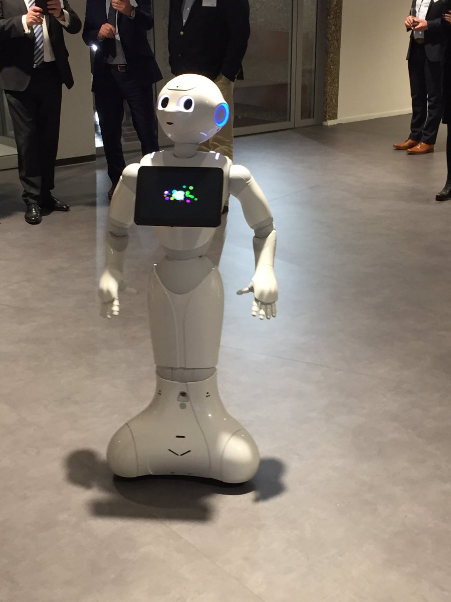 Breakoutsessie <a href="/JongLWV/">Jong LWV</a> begint met de introductie van Pepper! #innovatie #robotica #disruption