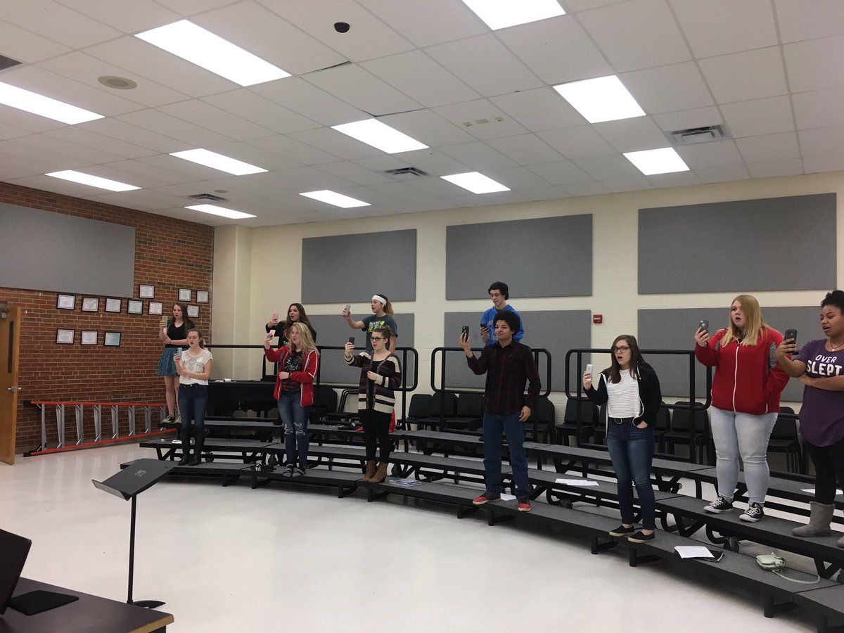VCLMusic's tweet photo. Students in the Chorale (select choir) using their devices and @Seesaw to record and critique their singing. #vandyjayhawks https://t.co/2pF28bJTZH
