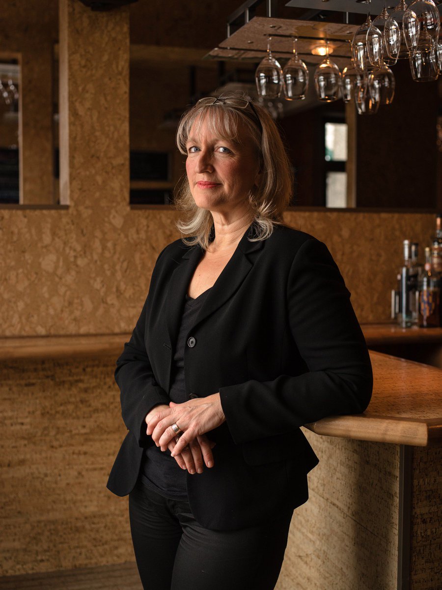 AirCanada's tweet image. The taste of Air Canada: Sommelier @VeroniqueRivest will select incredible wines to complement our menu #FlyTheFlag aircanada.com/FlyTheFlag